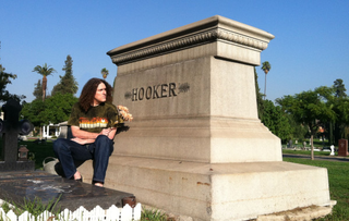 Illustration for article titled “Weird Al” Yankovic posted a picture of himself with a dead hooker